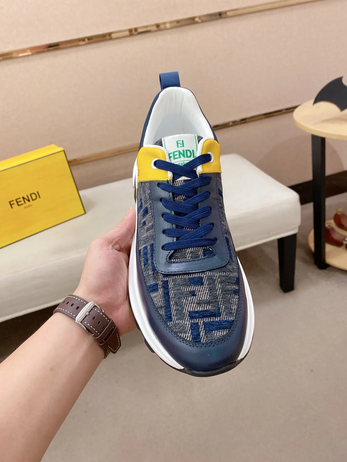 Men's shoes 💰 462💰 (fendi) New style 👊🏻 upper 🇮🇹 imported cowhide fabric 🇩🇪 lining imported sheepskin lining. The original outsole is molded to highlight the identity of every man, and the upper foot is elegant and stable🚶🏻🚶🏻The high-end custom counters reproduce the original version📯No matter the wind or rain, the shoe last remains unchanged and can withstand the verification of time🔍️,🔵 Size: 38-44